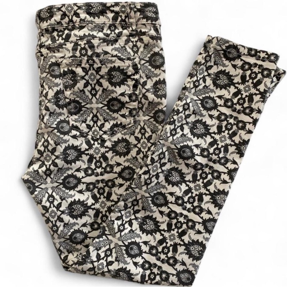 Zara women’s Black and White Patterned Jeans